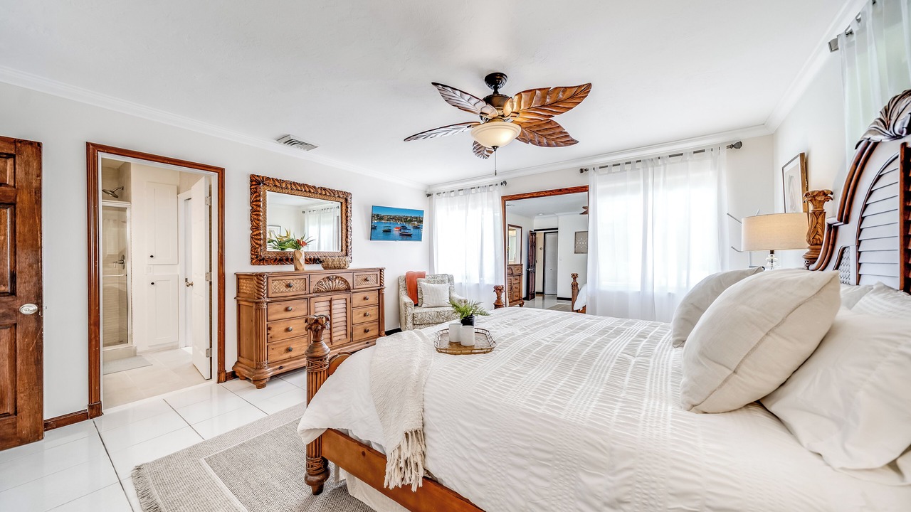 Photo of Bedroom in Lauderdale Beach
