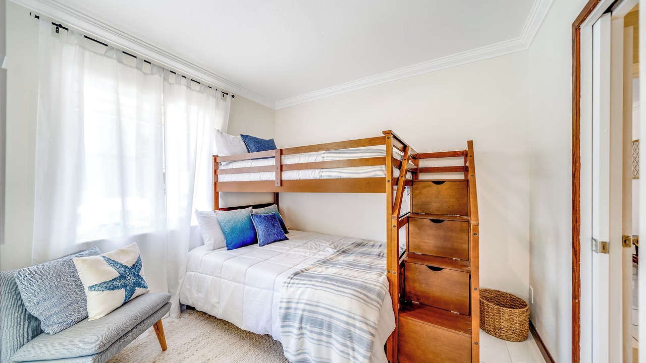 Photo of Bedroom in Lauderdale Beach