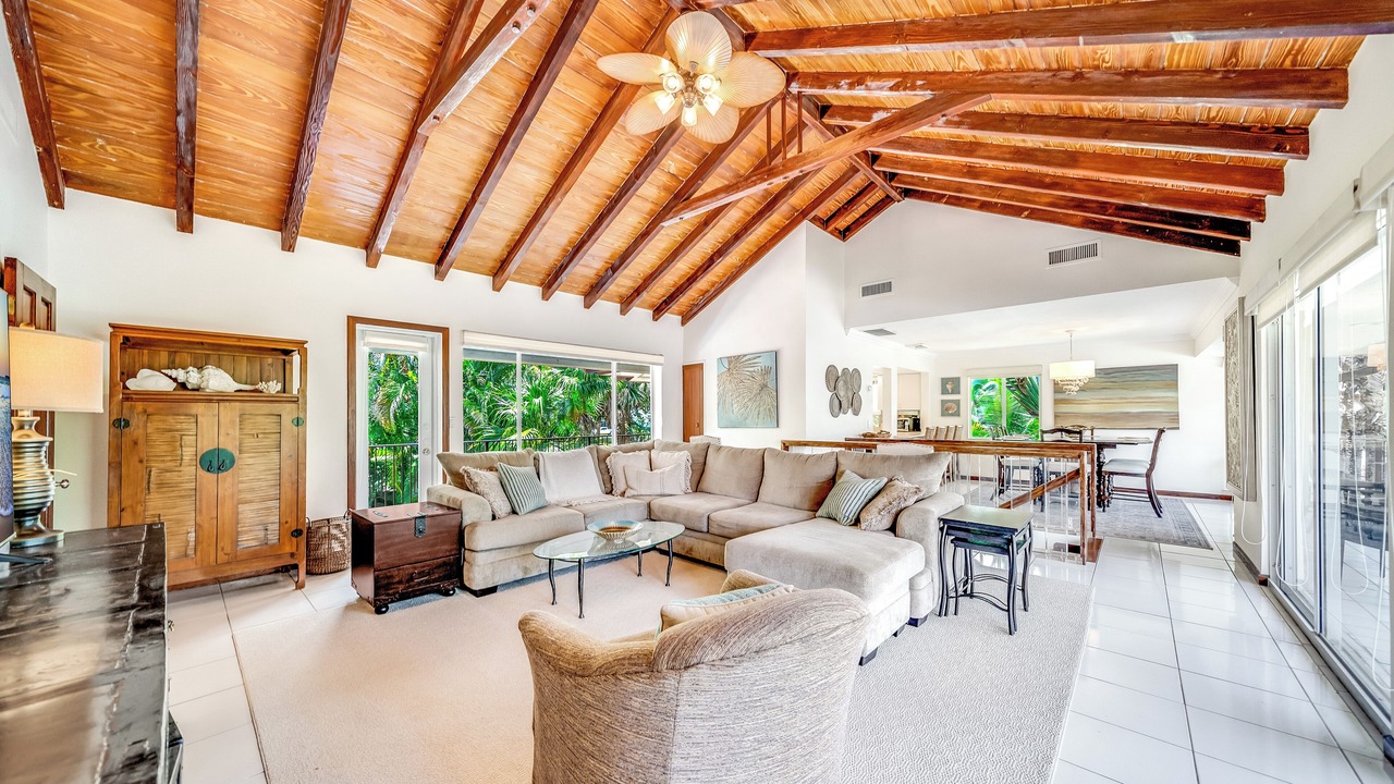 Photo of Livingroom in Lauderdale Beach