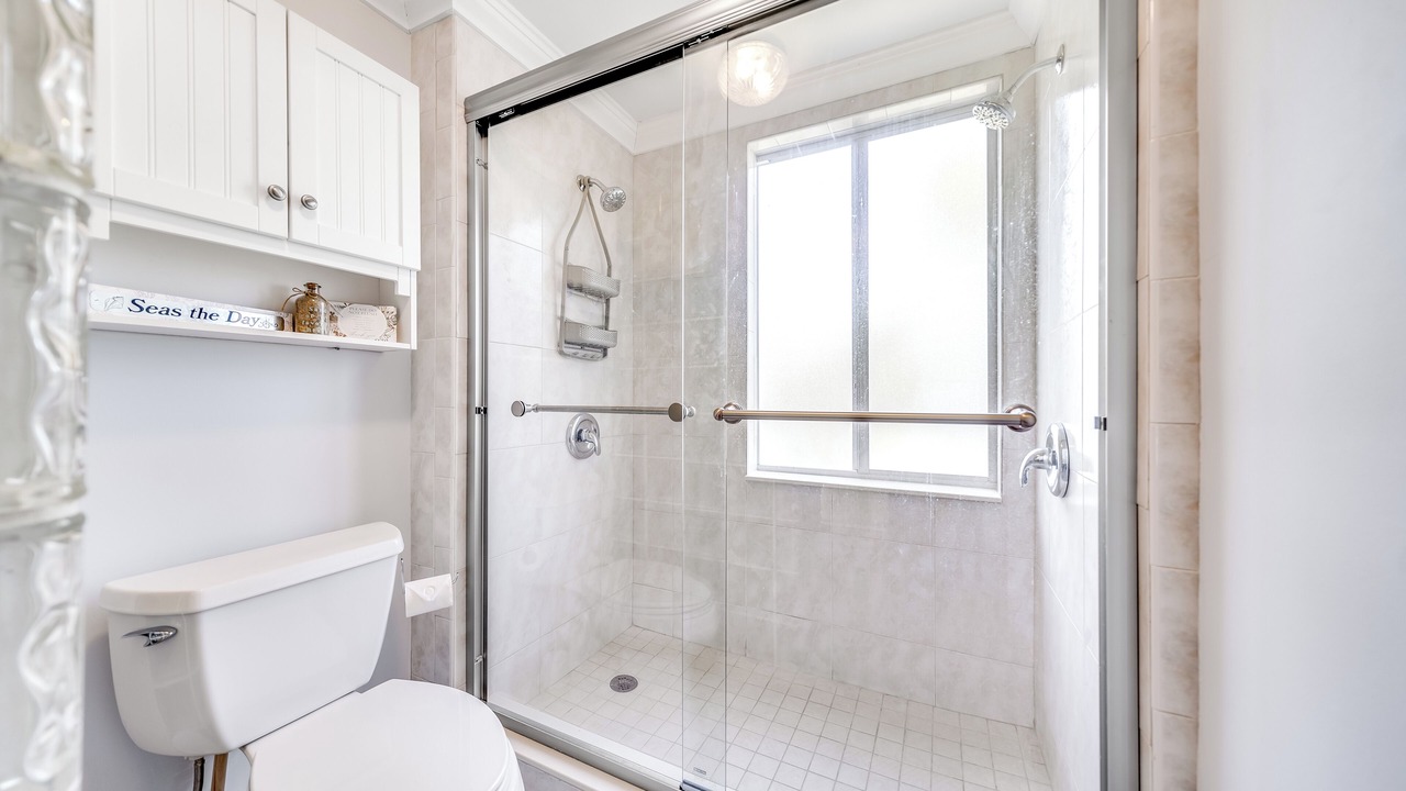 Photo of Bathroom in Lauderdale Beach