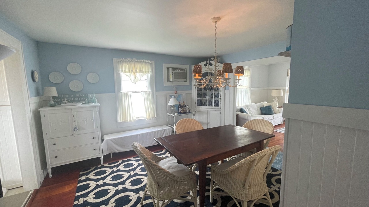 Photo of Livingroom in Ewell