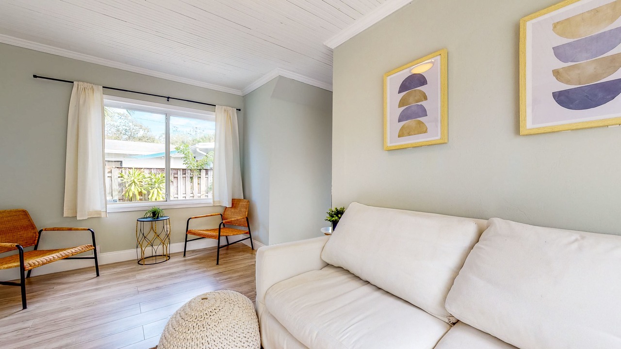 Photo of Livingroom in Sailboat Bend