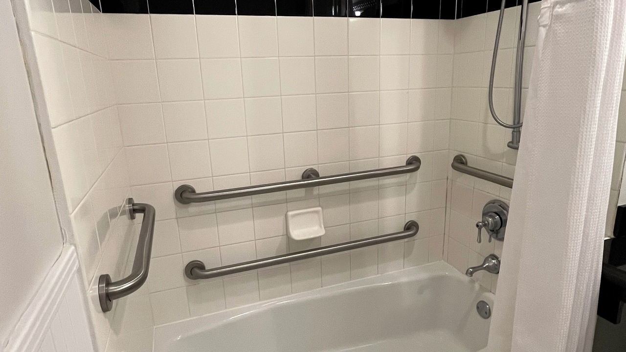 Photo of Bathroom in Dolphin Isles