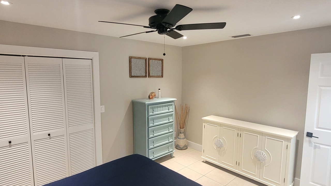 Photo of Bedroom in Tropic Isle
