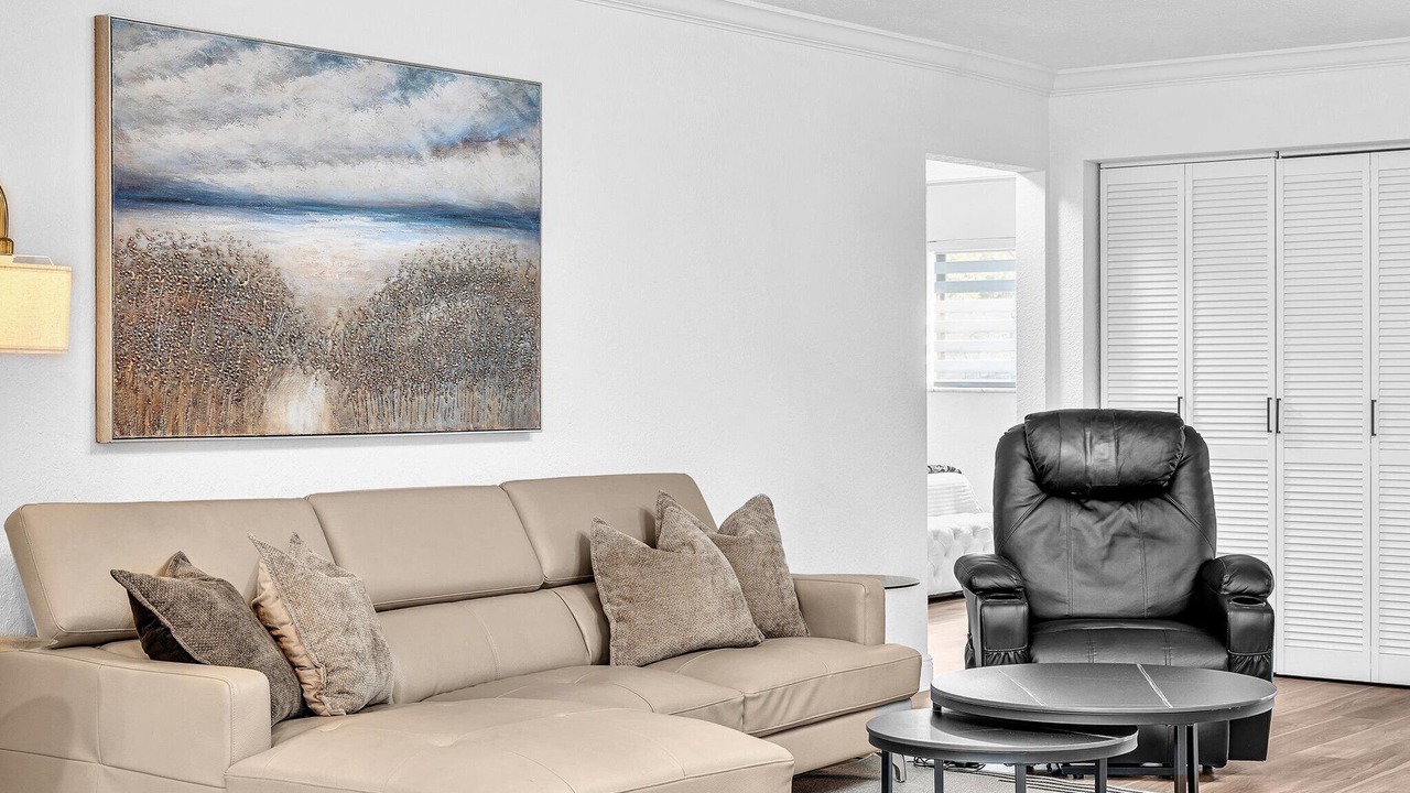 Photo of Livingroom in Imperial Point