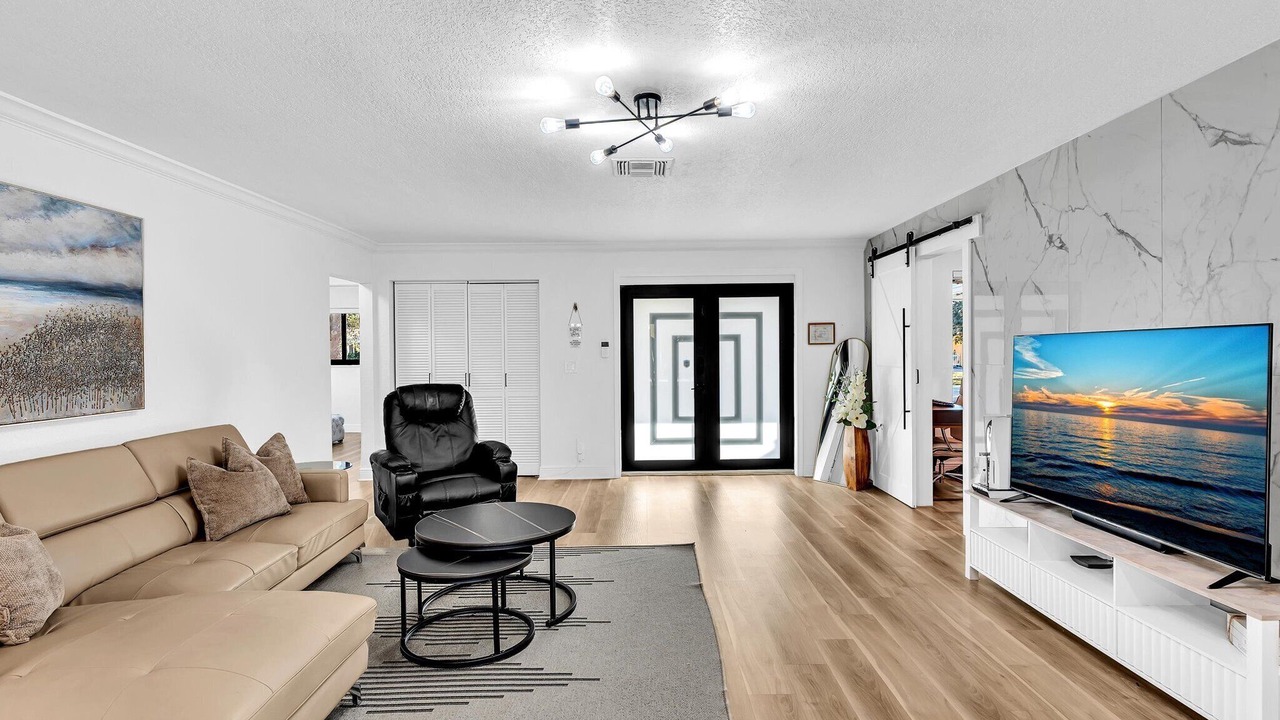 Photo of Livingroom in Imperial Point