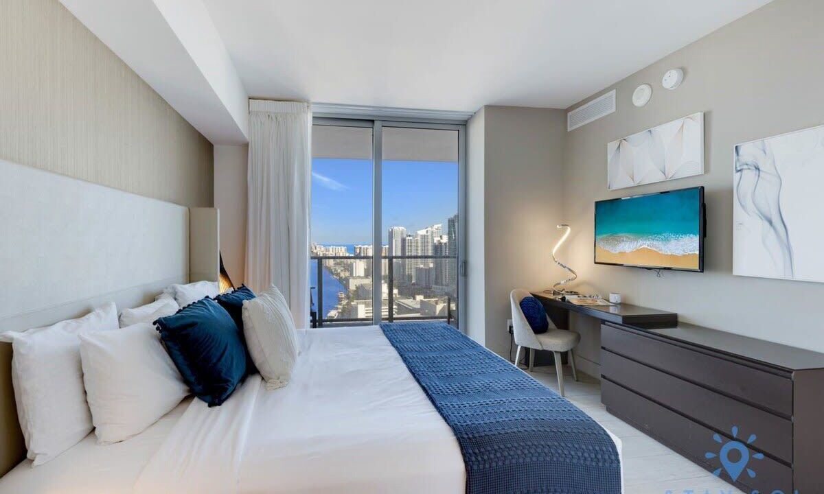 Photo of Bedroom in Hollywood South Central Beach