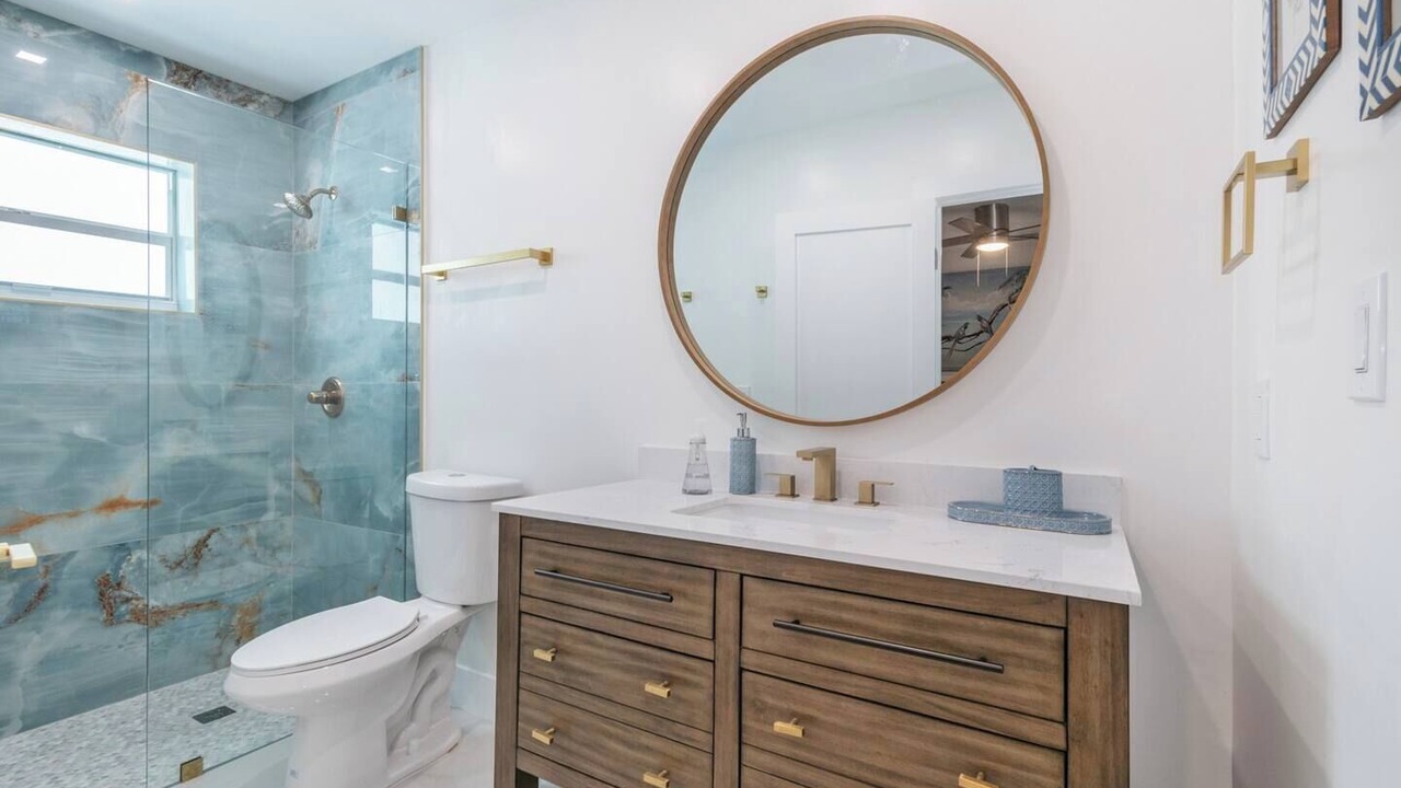 Photo of Bathroom in Garden Isles