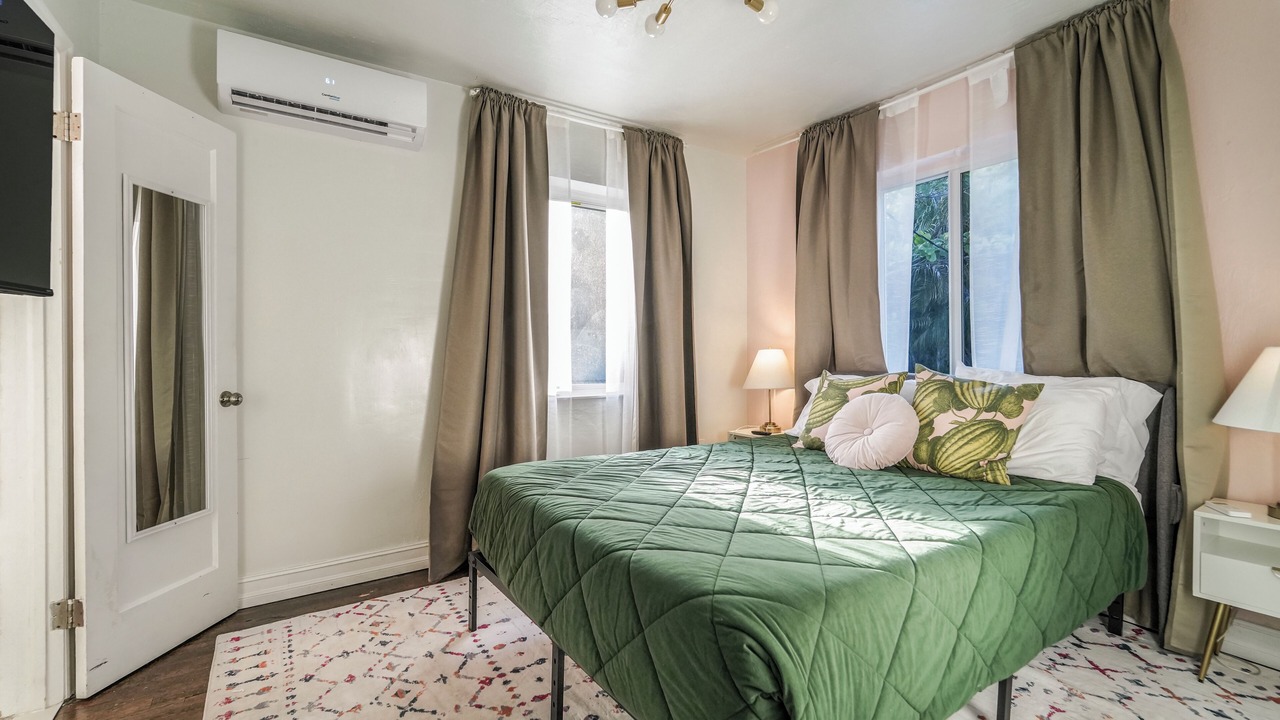 Photo of Bedroom in Miami Shores
