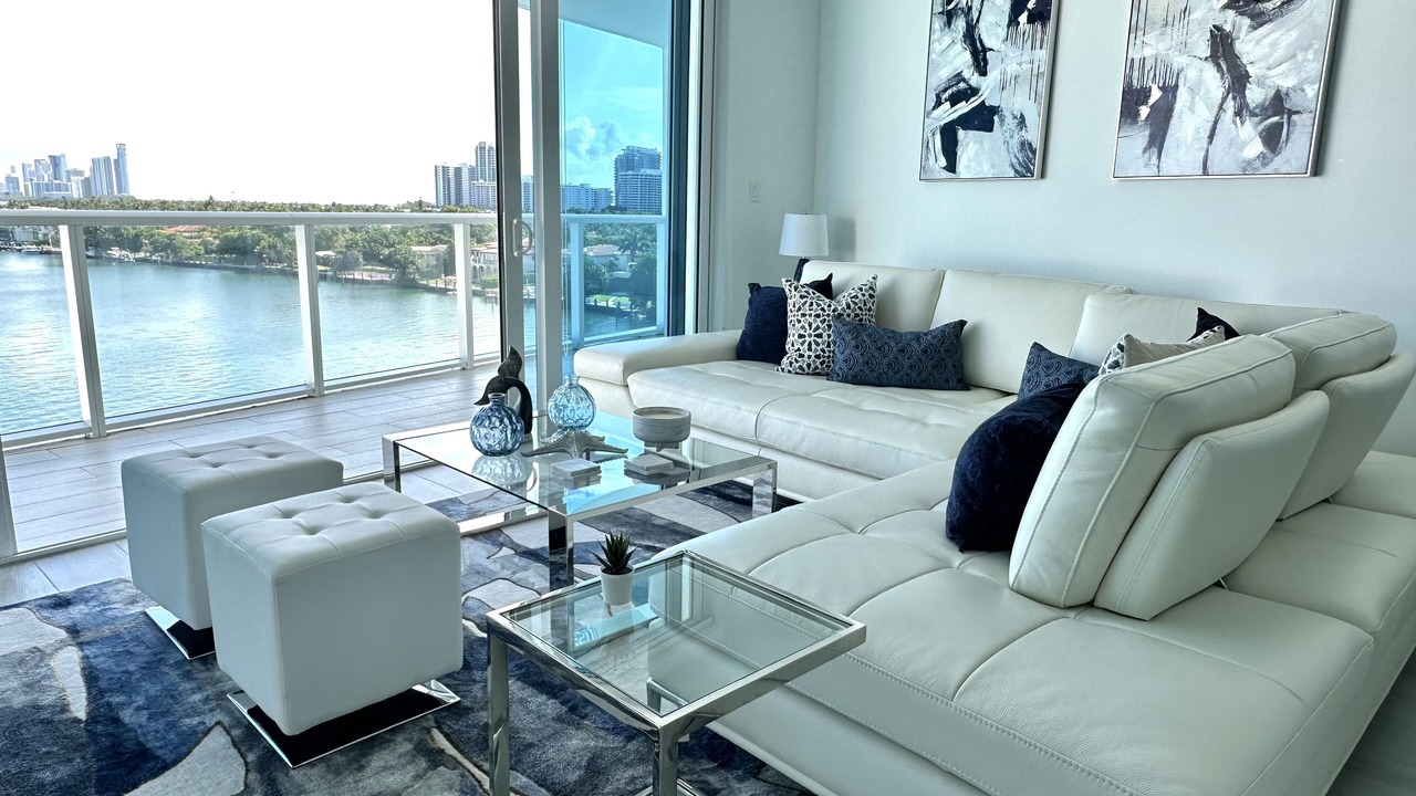 Photo of Livingroom in Bay Harbor Islands