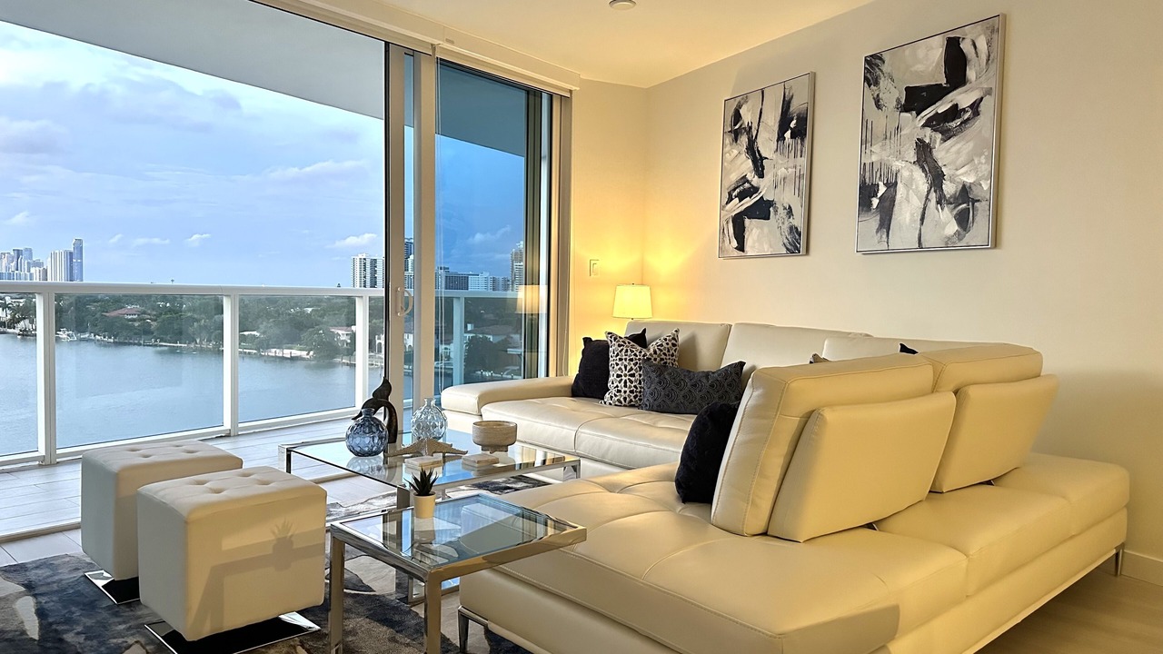 Photo of Livingroom in Bay Harbor Islands