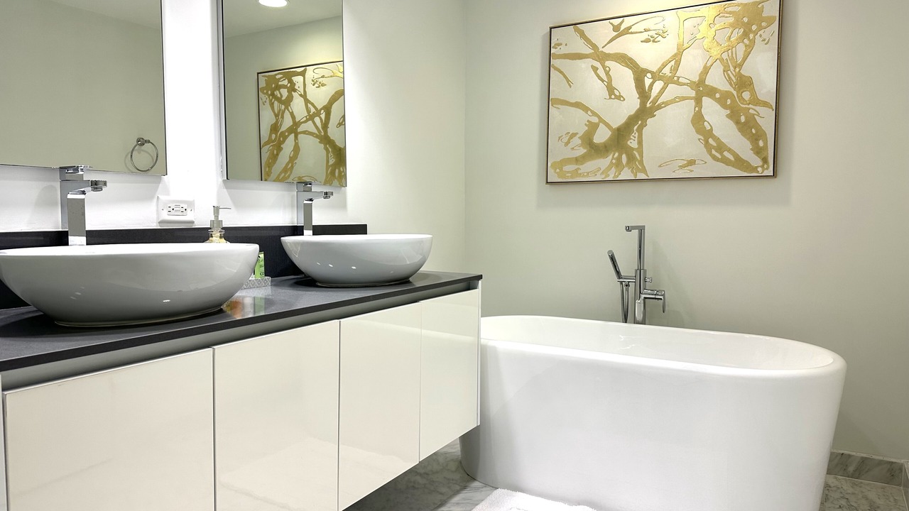 Photo of Bathroom in Bay Harbor Islands