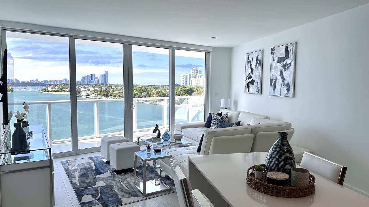Photo of Livingroom in Bay Harbor Islands
