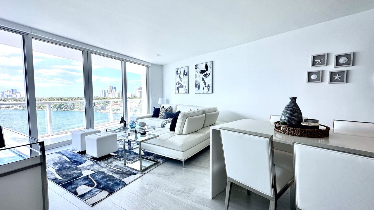 Photo of Livingroom in Bay Harbor Islands