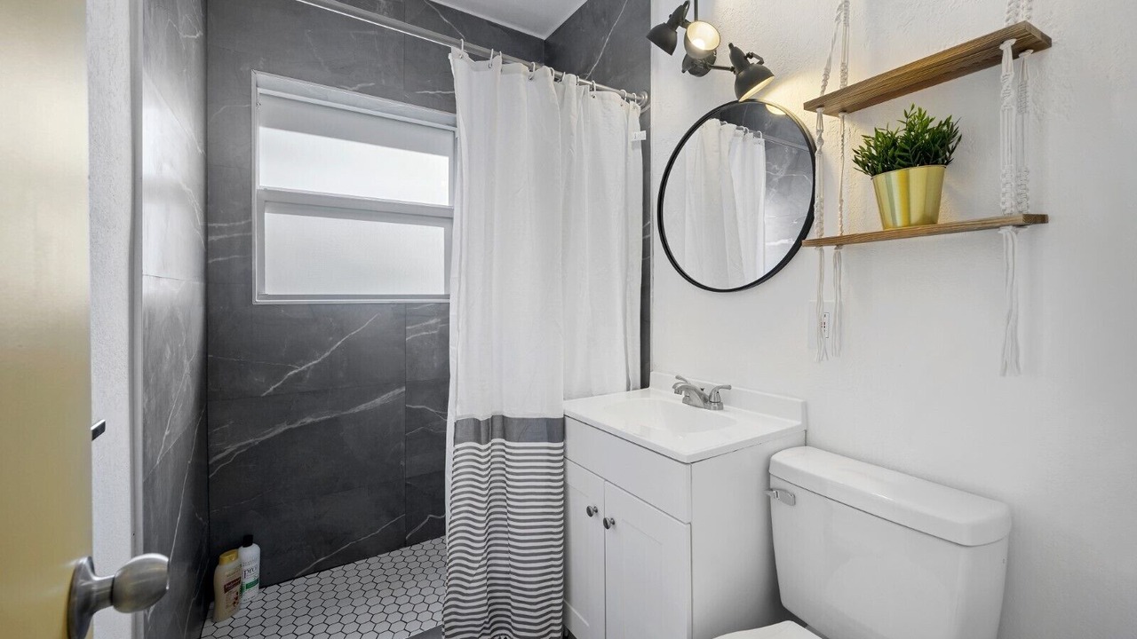 Photo of Bathroom in Poinsettia Heights
