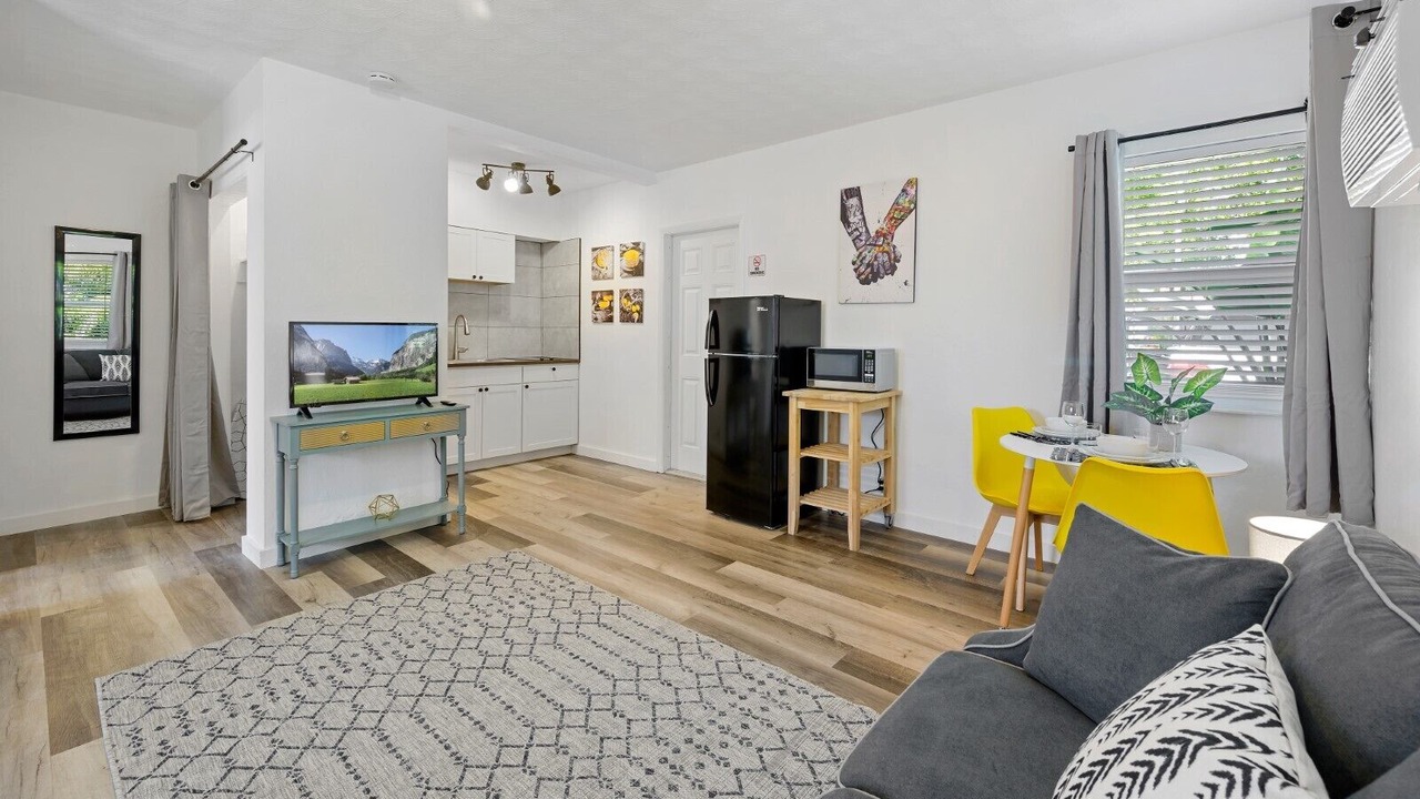 Photo of Livingroom in Poinsettia Heights