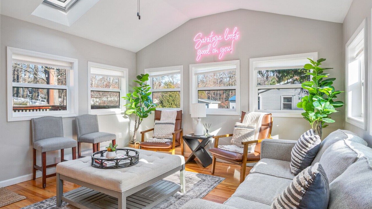 Photo of Livingroom in Swiftcurrent