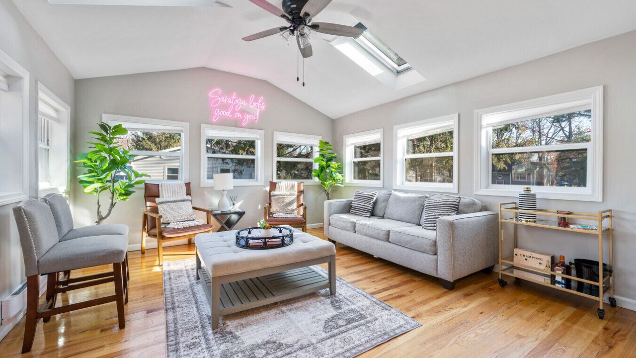 Photo of Livingroom in Swiftcurrent