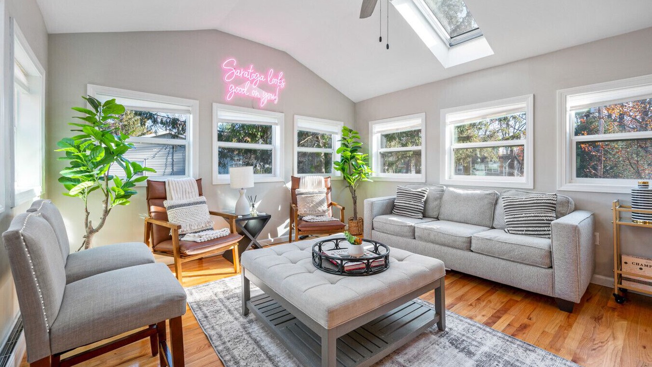 Photo of Livingroom in Swiftcurrent