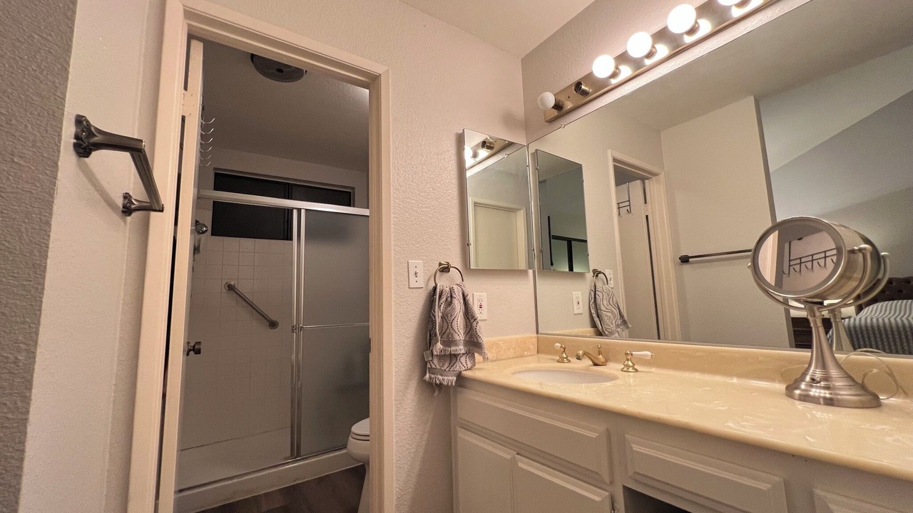 Photo of Bathroom in Warner Center