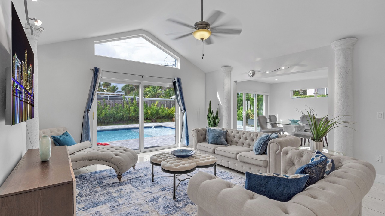 Photo of Livingroom in Gulf Stream