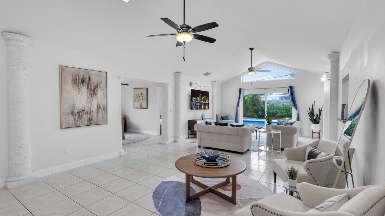 Photo of Livingroom in Gulf Stream
