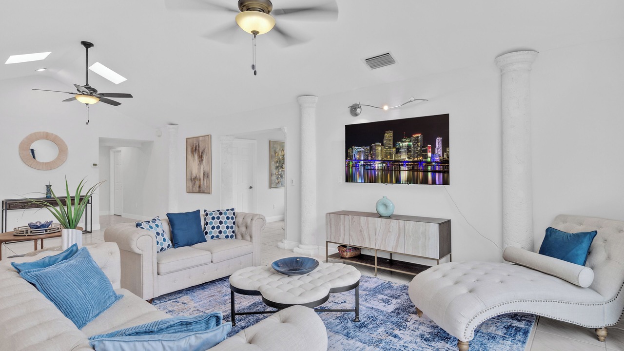 Photo of Livingroom in Gulf Stream