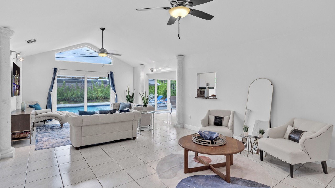 Photo of Livingroom in Gulf Stream