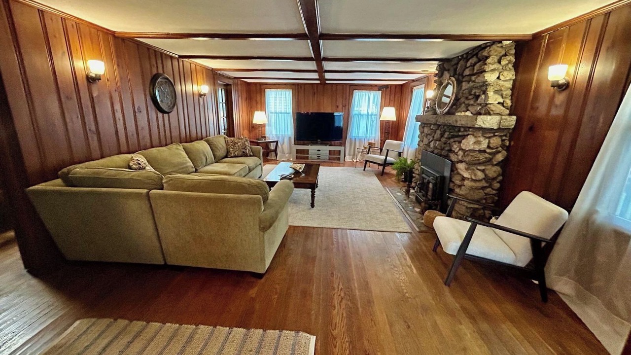 Photo of Livingroom in Willoughby Spit