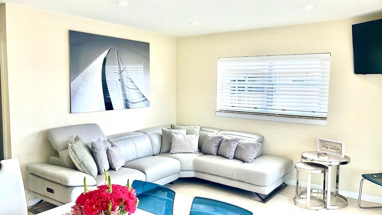 Photo of Livingroom in Hollywood South Central Beach