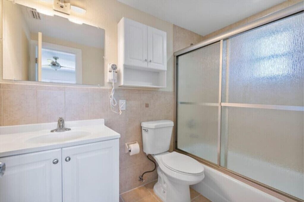 Photo of Bathroom in Hollywood South Central Beach
