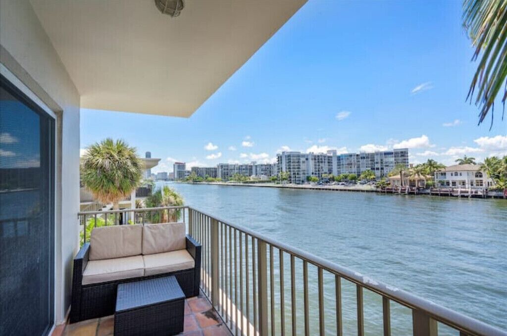 Photo of Patio Balcony in Hollywood South Central Beach