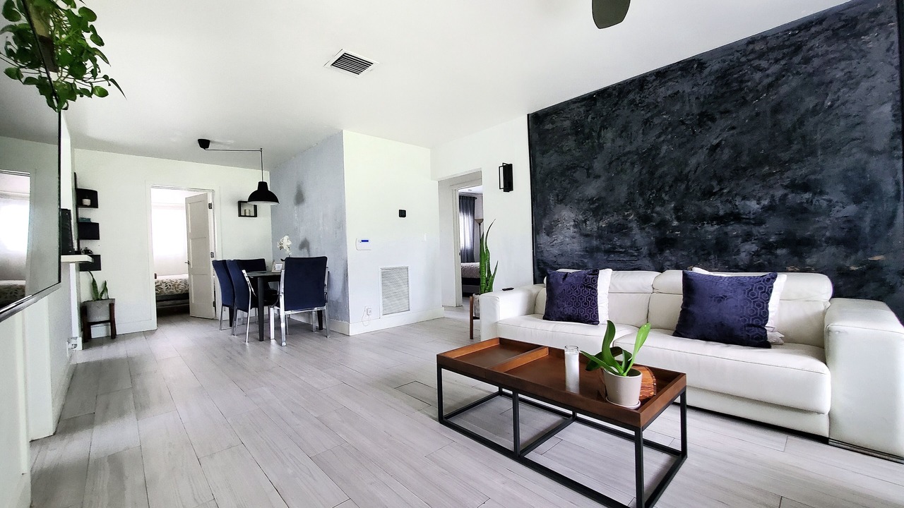 Photo of Livingroom in Central Fort Lauderdale