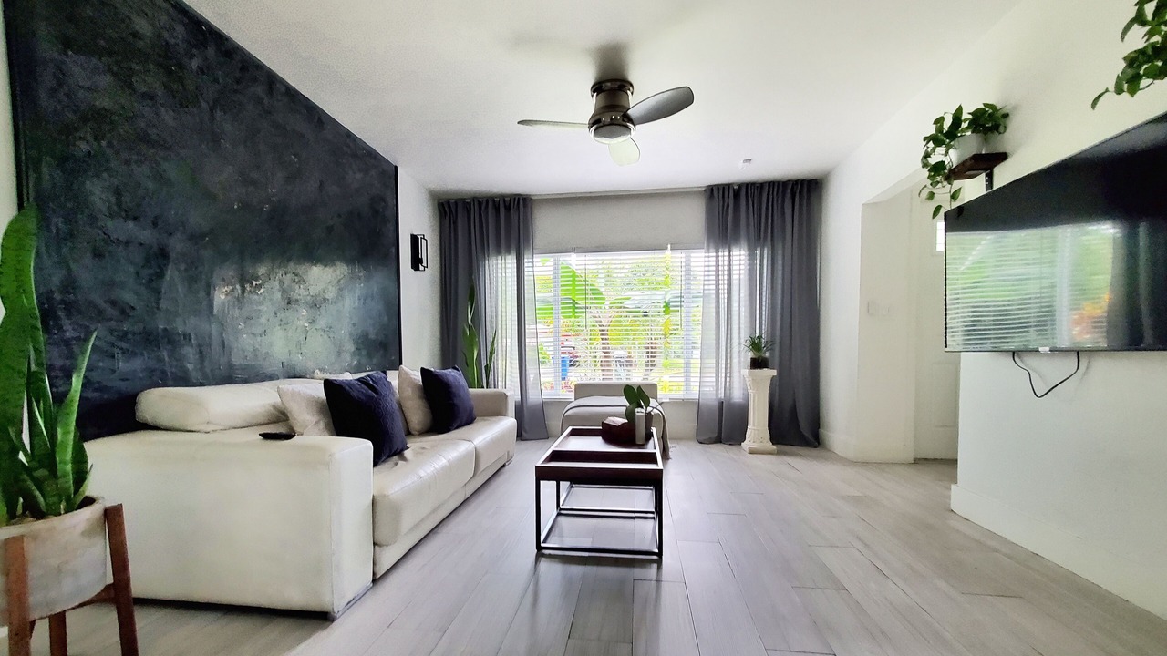 Photo of Livingroom in Central Fort Lauderdale