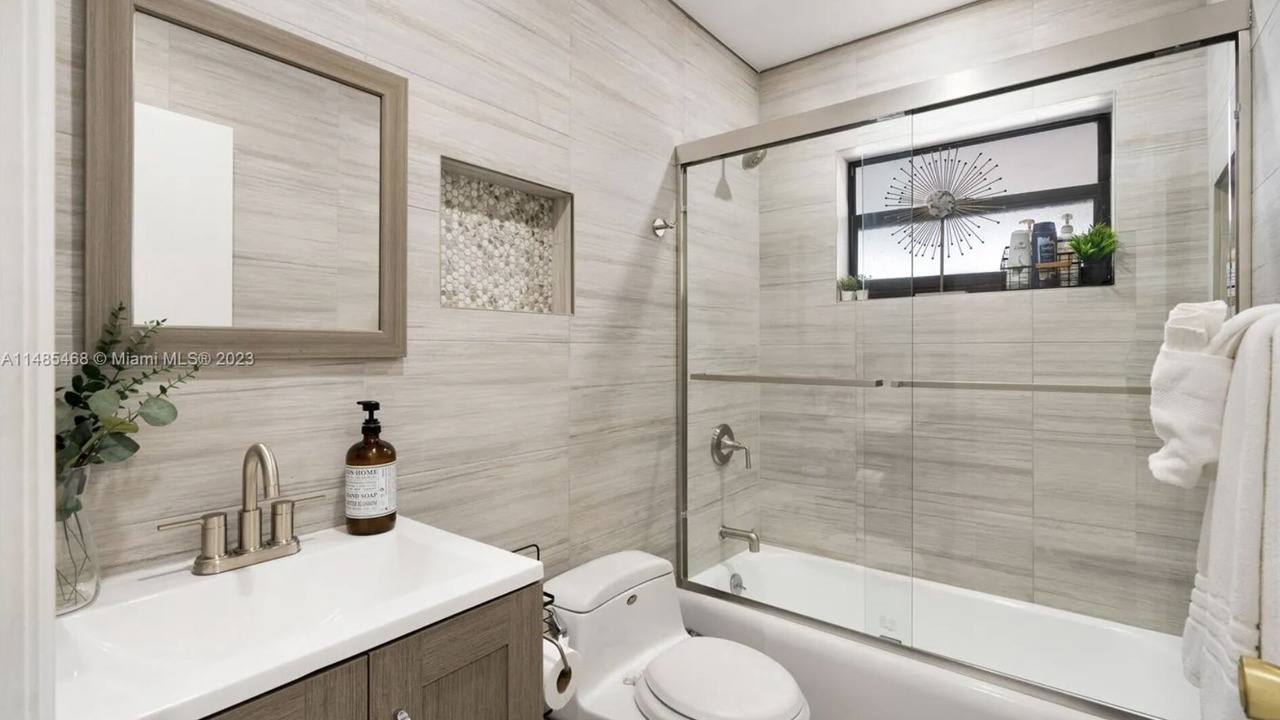 Photo of Bathroom in Pompano Isles