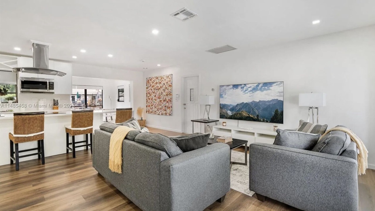 Photo of Livingroom in Pompano Isles