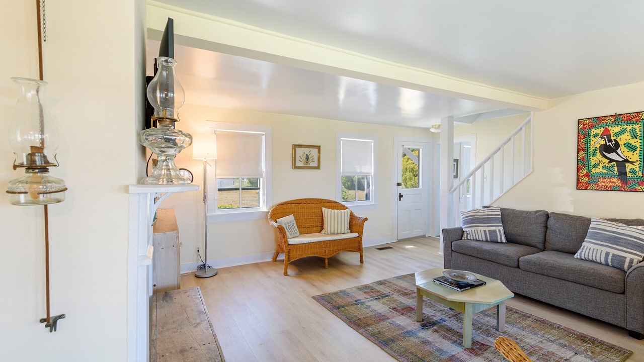 Photo of Livingroom in Deep Hole