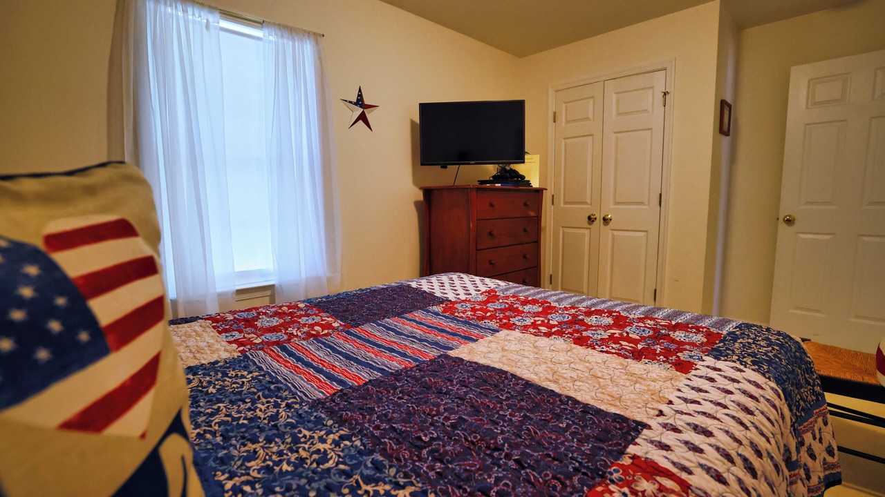 Photo of Bedroom in Colonial Beach