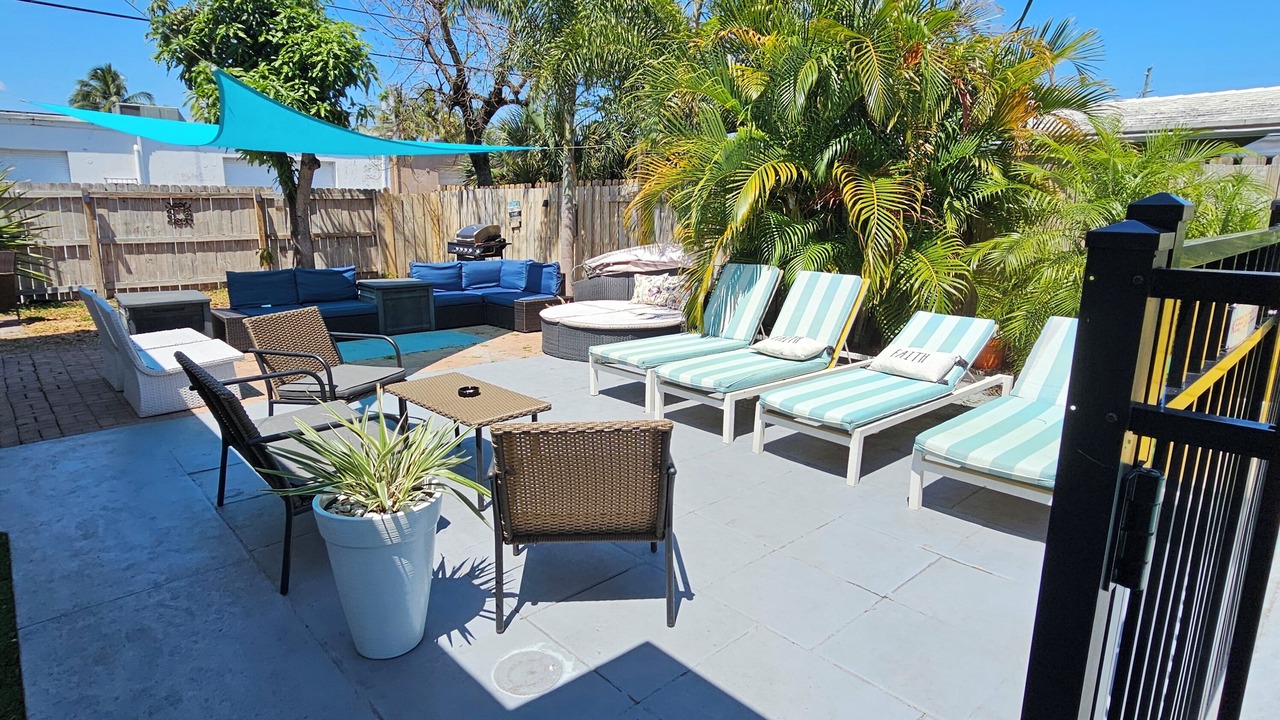 Photo of Patio Balcony in Central Oakland Park