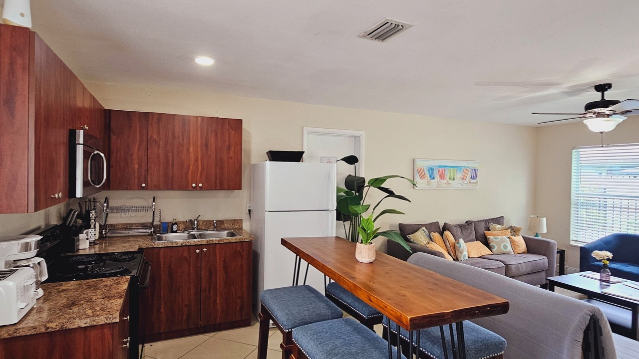 Photo of Kitchen in Central Oakland Park