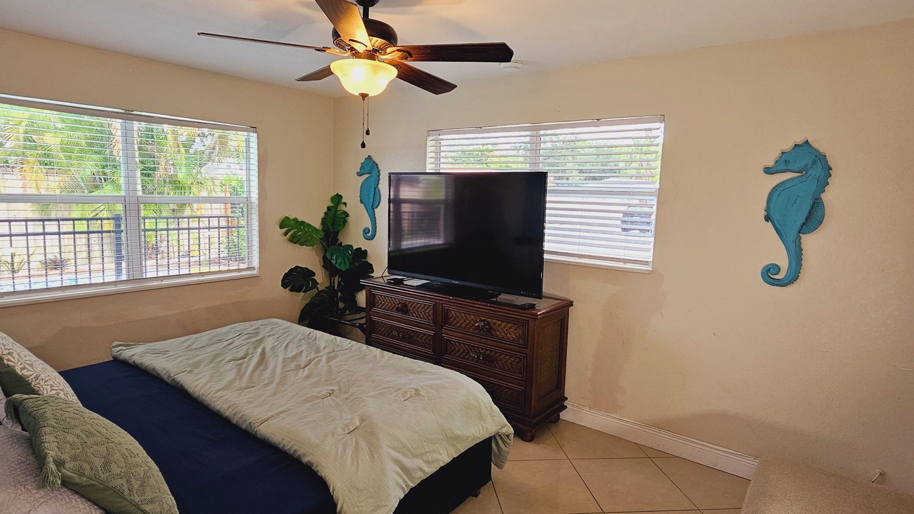 Photo of Bedroom in Central Oakland Park