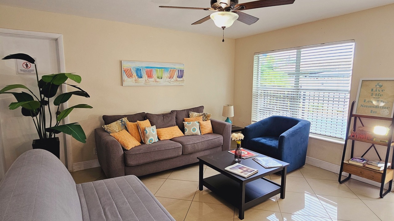 Photo of Livingroom in Central Oakland Park