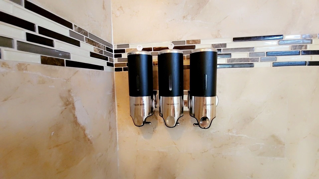 Photo of Bathroom in Central Oakland Park