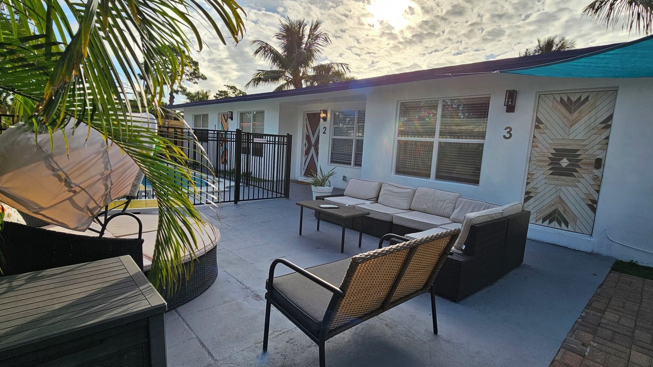 Photo of Patio Balcony in Central Oakland Park