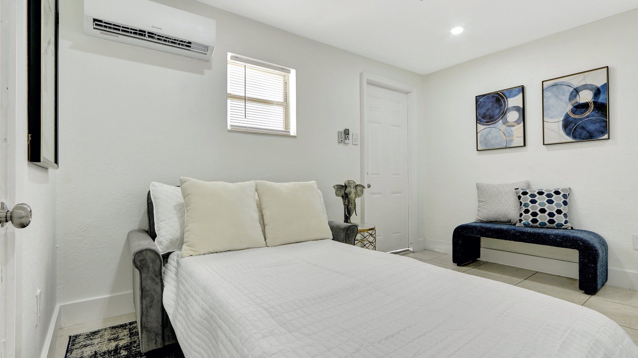 Photo of Bedroom in Miami Gardens