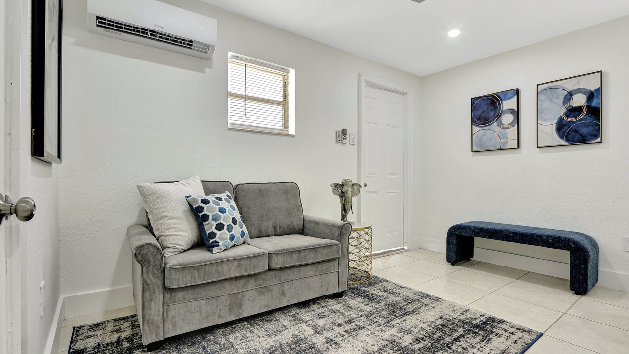 Photo of Livingroom in Miami Gardens