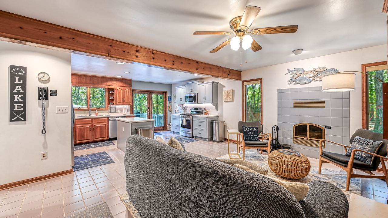 Photo of Livingroom in Lakeside Woods