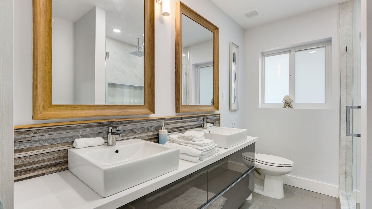 Photo of Bathroom in Poinsettia Heights