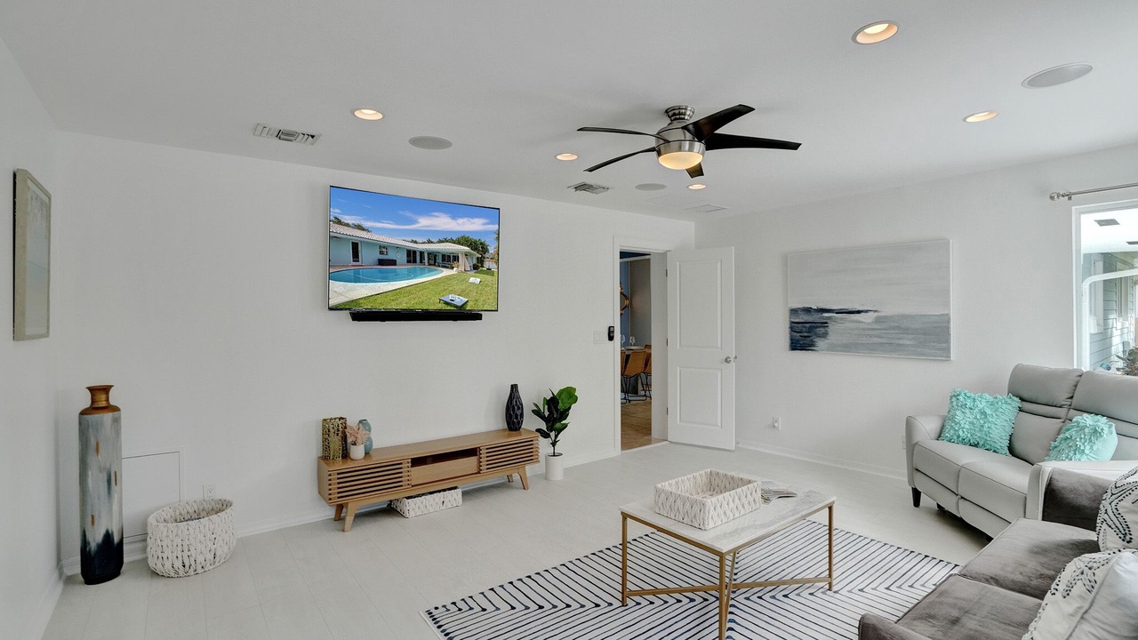 Photo of Livingroom in Imperial Point