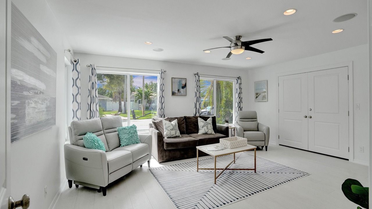 Photo of Livingroom in Imperial Point